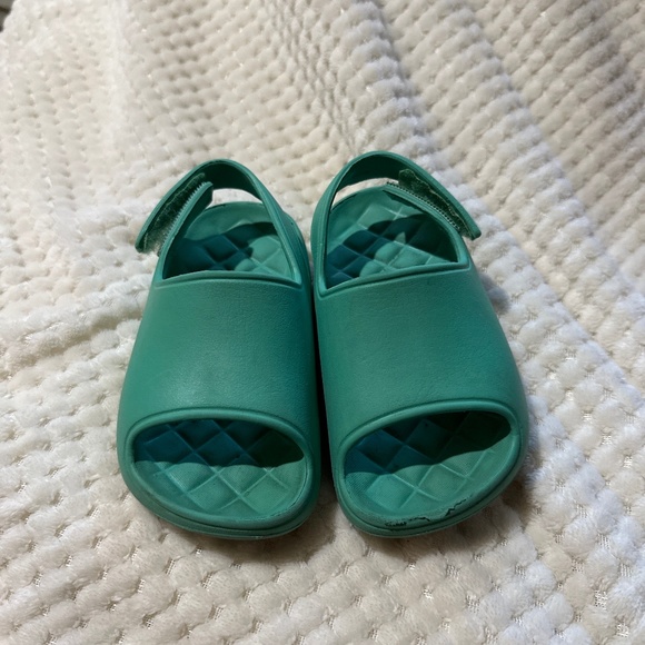 Cat & Jack Other - Cat&Jack Toddler Wynne Footbed sandals green size 7